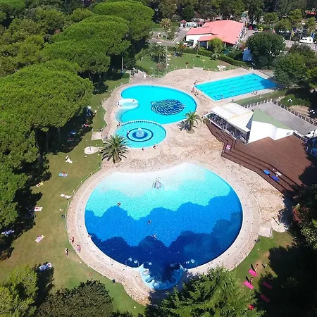 In With Private Chalet Baia Domizia